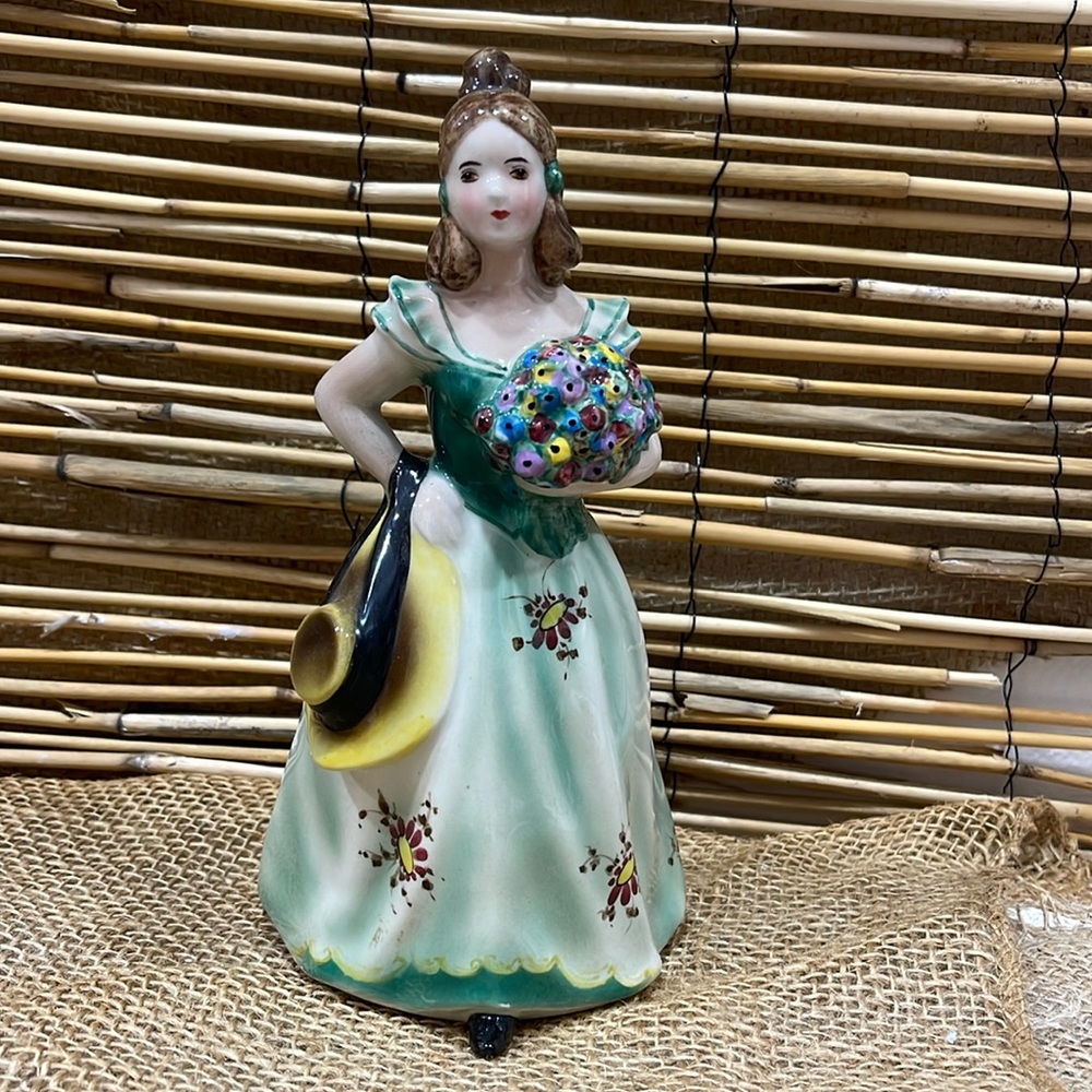 WEIN KERAMOS SHIRLEY FIGURINE Shirley WIEN AUSTRIA